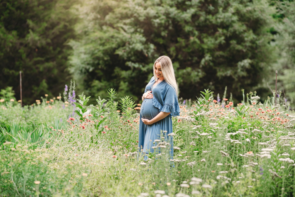 maternity pose outdoor field blue dress