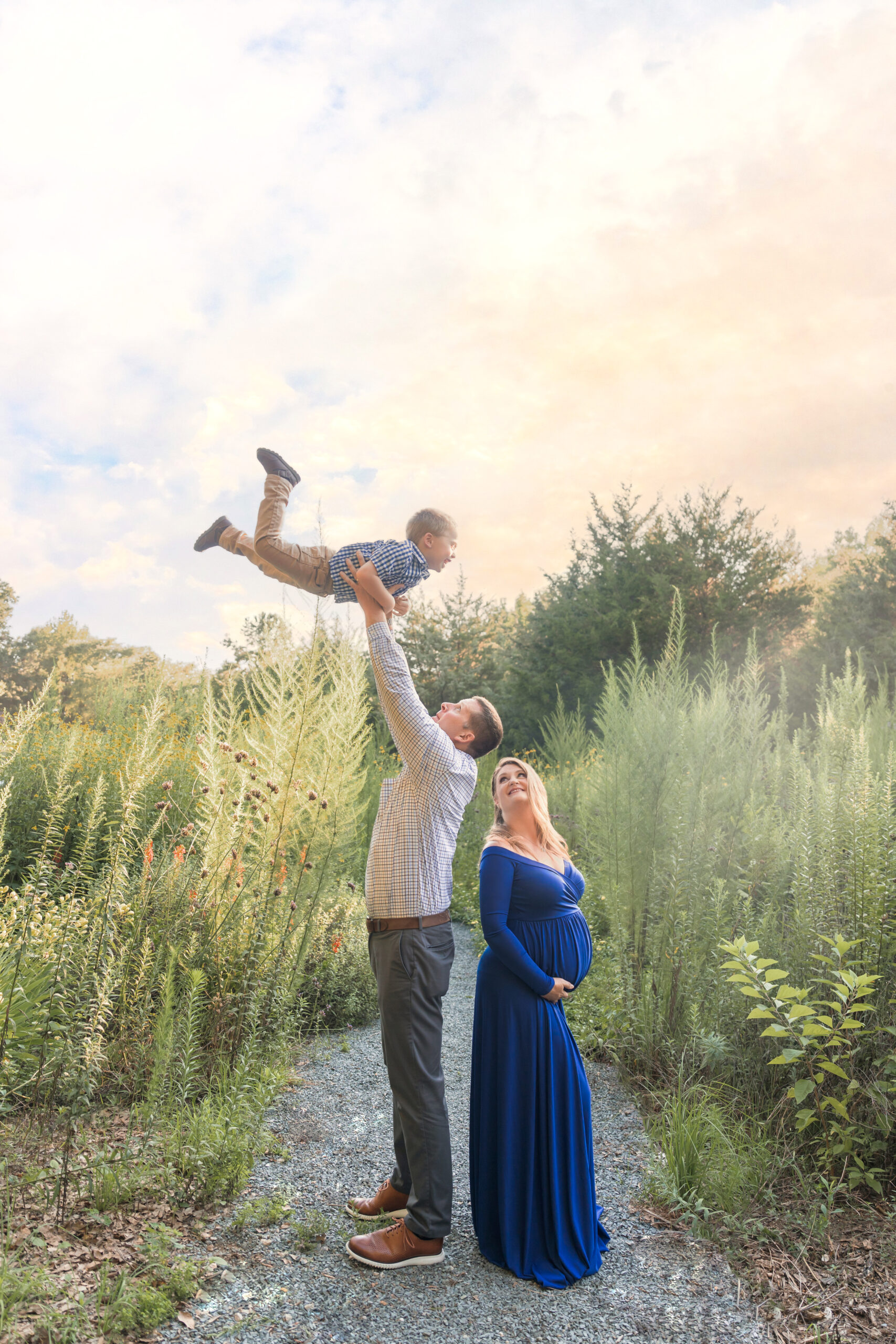 golden hour outdoor maternity session